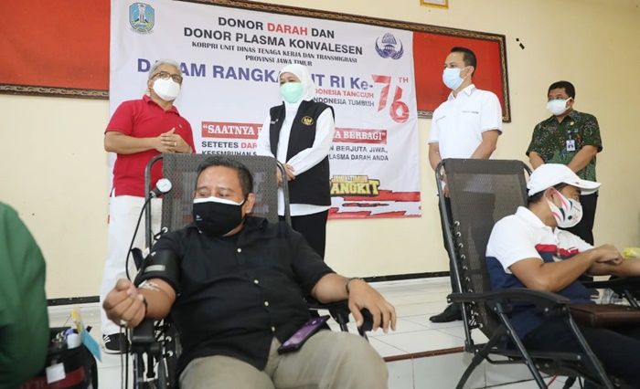 Gubernur Khofifah Apresiasi Disnakertrans dan BPJS Ketenagakerjaan Gelar Donor Plasma Konvalesen