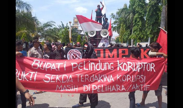 Demo Tak Ditemui Bupati dan Wabup, Kompak Gresik Ancam Gelar Aksi Lagi dengan Massa Lebih Besar