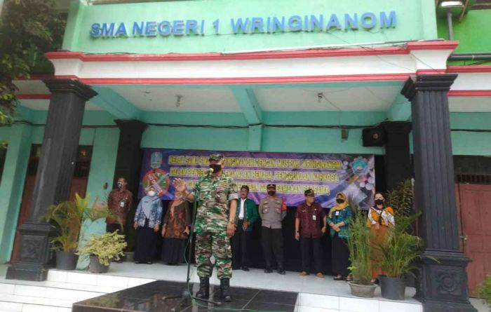 Antisipasi Kenakalan Remaja, Danramil 0817/02 Wringinanom Gresik Beri Penyuluhan ke Pelajar