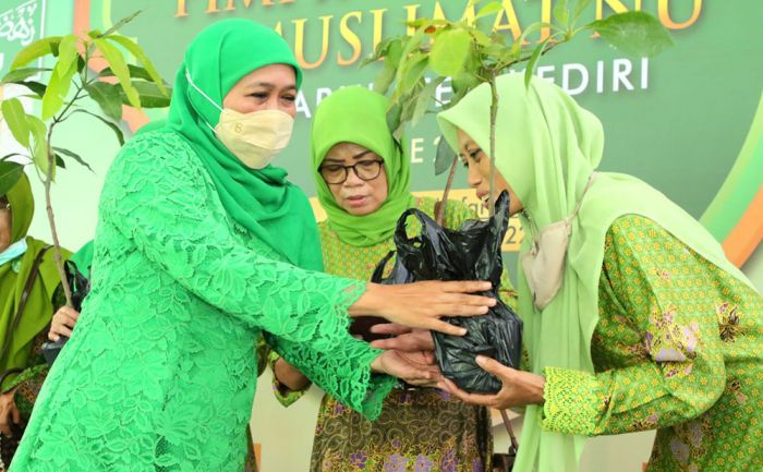 Gubernur Khofifah Ajak Muslimat NU Sedekah Oksigen Melalui Gerakan Tandur