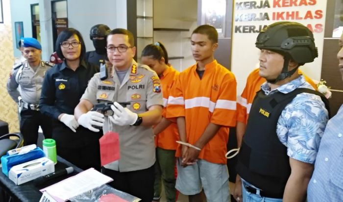 Menyaru Polisi dan Jadikan Istri Sebagai Umpan, Komplotan ini Rampas Barang Berharga Korban