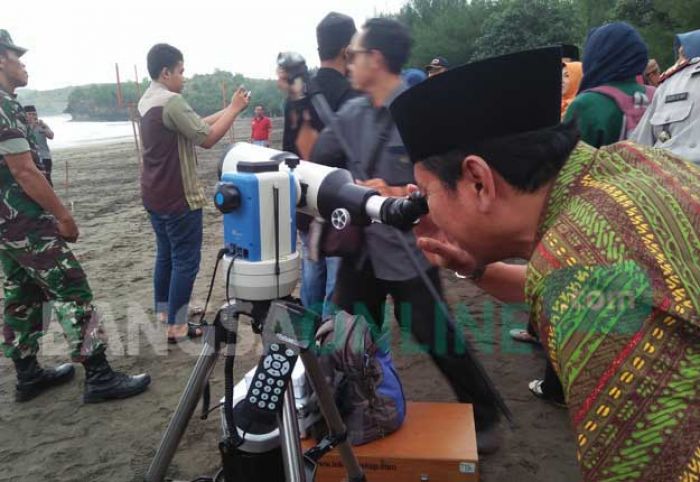 Tertutup Mendung, Hilal tak Terlihat di Pantai Serang Blitar