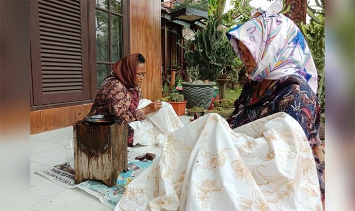 Sangat Sedikit Generasi Muda yang Bisa Membatik