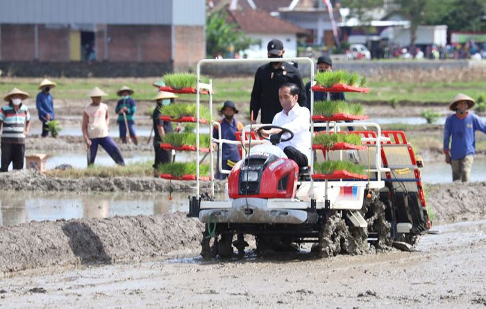 Resmikan Bendungan Tugu di Trenggalek, Presiden Jokowi Sebut Indonesia Belum Impor Beras di 2021