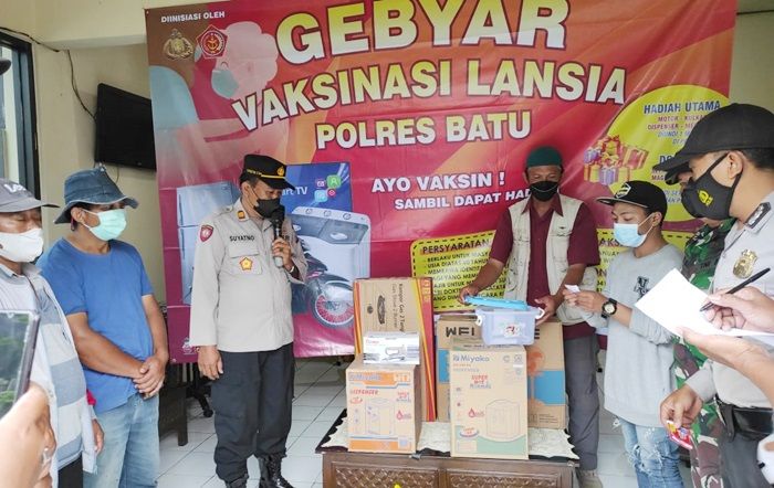 Beri Apresiasi Vaksinasi Lansia, Polres Batu Bagi-Bagi Doorprize