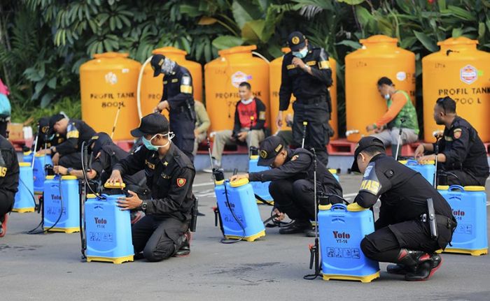 Pemkot Surabaya Lakukan Penyemprotan Disinfektan hingga ke Tingkat RW