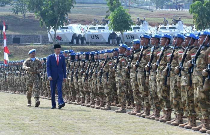 Jokowi Lepas Kontingen Garuda Satgas Maritim TNI XXVIII-K/UNIFIL dan Satgas RDB XXXIX-A