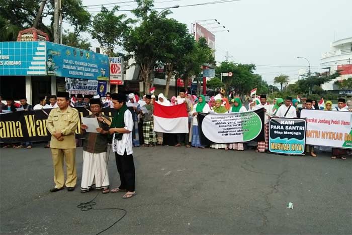 Video Sandiaga Uno Melangkahi Makam Kiai Bisri Syansuri Viral, Santri di Jombang Gelar Aksi