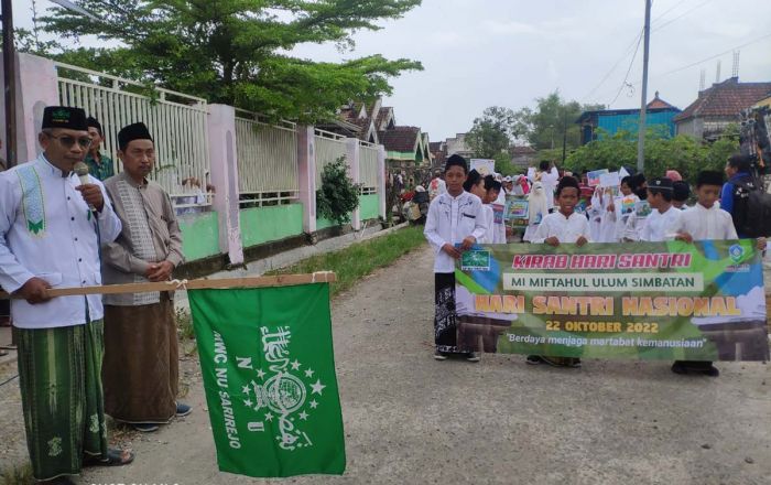 Santri dan Guru Madrasah di Sarirejo Lamongan Meriahkan Kirab Hari Santri Nasional 2022