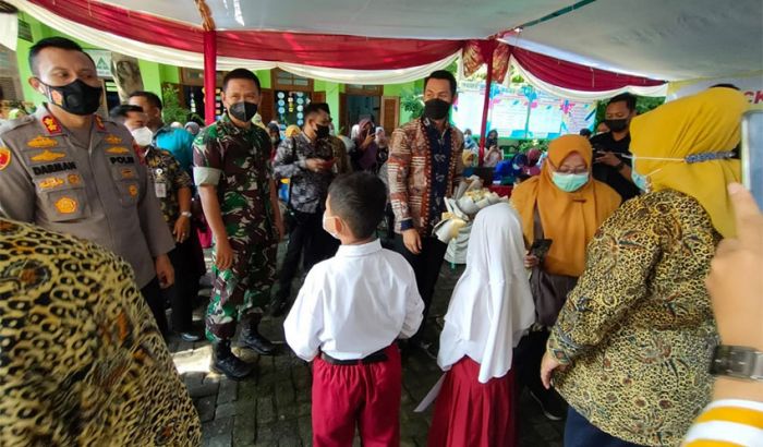 Bupati Tuban Ajak Orang Tua Siswa Dukung Vaksinasi Anak Usia 6-11 Tahun