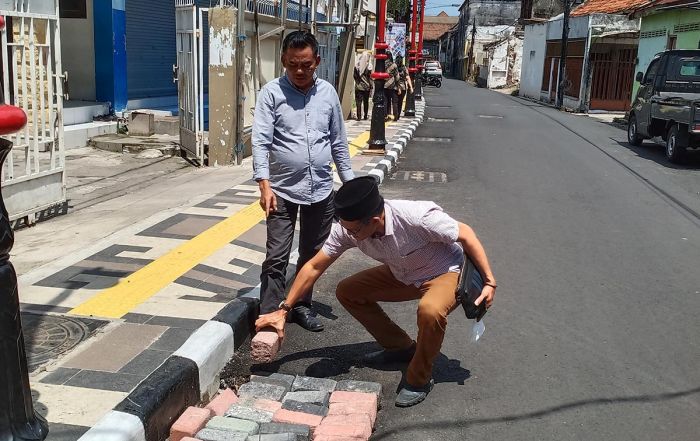 41 Lampu dan Tutup Saluran Air Proyek Penataan 7 Kawasan Kota Gresik Hilang, Diduga Dicuri