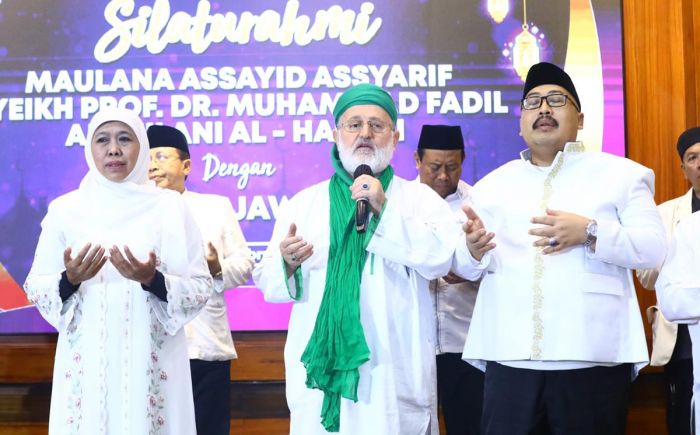 Ulama Besar Syeikh Fadhil ‘Angkat’ Gubernur Khofifah Saudara Dunia Akhirat