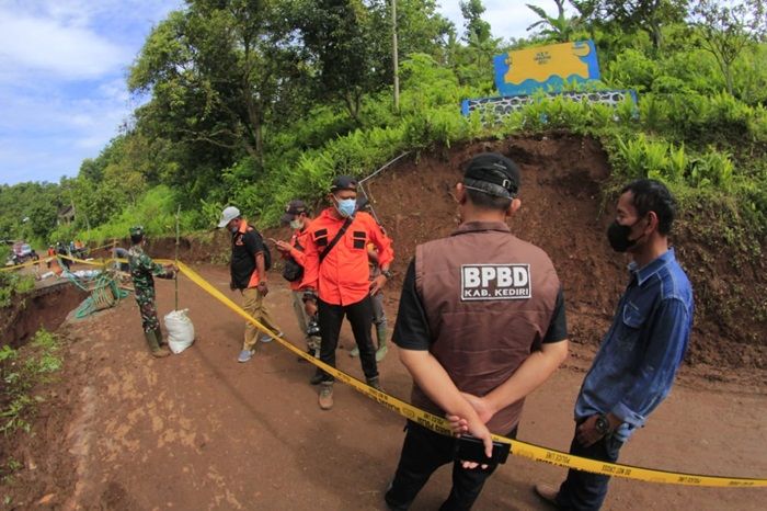 Minimalisir Dampak, Mas Dhito Instruksikan Segera Perbaiki Tanggul Akibat Banjir Grogol