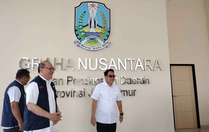 Pesan Menohok Pj Gubernur Jatim saat Tinjau Gedung Baru Samsat Bangkalan