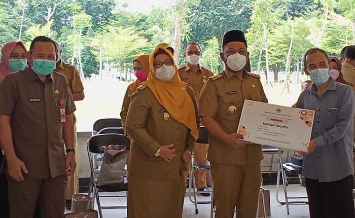 Bupati Gus Yani dan Kacab Indomaret Teken MoU Penjualan Produk UMKM