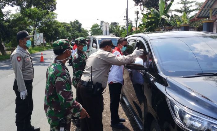 Ketatnya Screening Bagi Warga yang Hendak Masuk Jember, Lolos Pemeriksaan Dipasangi Gelang Kuning