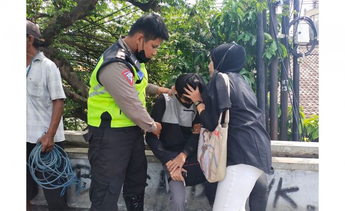 Pengamen dan Tukang Becak Gagalkan Aksi Bunuh Diri Pemuda di Jembatan Bandar Lor Kediri