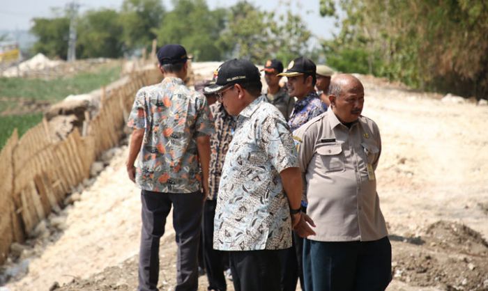 Berang Usai Tanggul Ambles Lagi, Wabup Tuban Minta Penambangan Pasir di Bengawan Solo Dihentikan