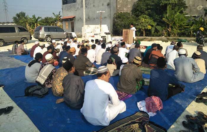 Di Tuban, Puluhan Jamaah Badan Wakaf al-Quran juga Salat Id Hari ini