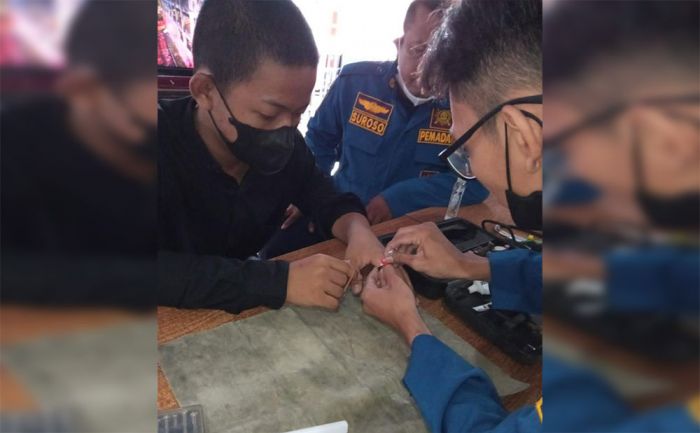 Kesulitan Lepas Cincin di Jari Anaknya, Pria ini Minta Bantuan Damkar Gresik