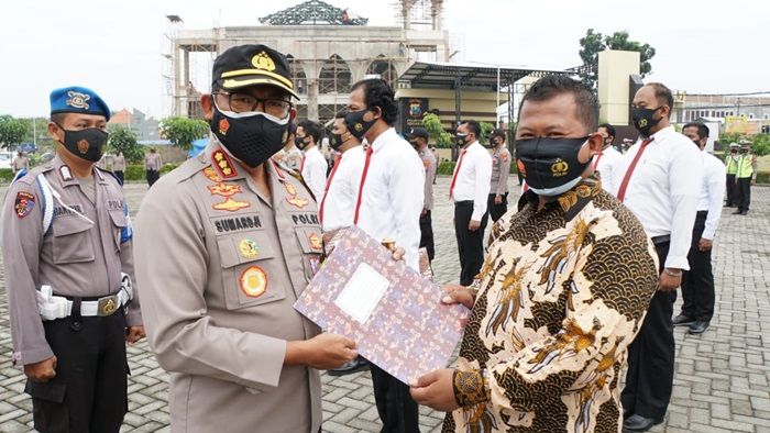 Kapolresta Sidoarjo Beri Apresiasi Anggota dan Masyarakat Berprestasi