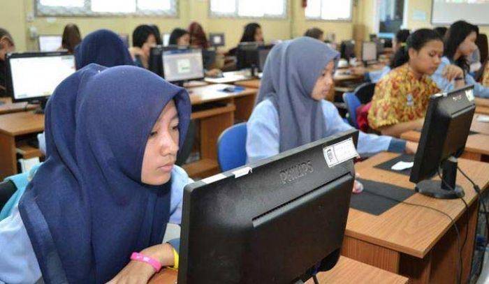 Ketua Dewan Pendidikan Jatim Nilai Pemerintah Tidak Siap Laksanakan UNBK