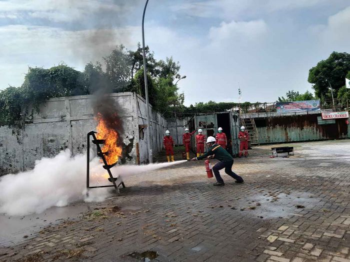 Peringati Bulan K3 Nasional, Tjiwi Kimia Gelar Lomba Pemadaman Kebakaran