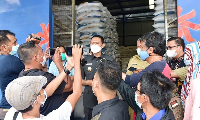 Harga Gabah Anjlok, Bupati Lamongan Dorong Bulog Serap Gabah Petani