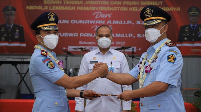 Sertijab, Gun Gun Gunawan Serahkan Tongkat Kepemimpinan Lapas Surabaya ke Jalu Yuswa Panjang