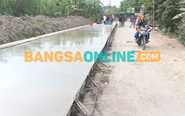 Dulu Rusak, Sekarang Warga Merasa Nyaman Lalui Jalan Raya Desa Ngelo