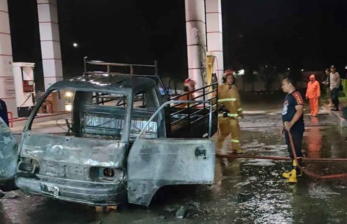 Diduga Ada Percikan Api Pada Mesin, Pikap di Ngawi Hangus Terbakar saat Isi BBM