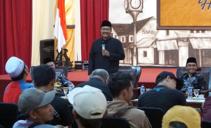 Gus Ipul Minta PKL di Alun-Alun Kota Pasuruan Ikuti Aturan