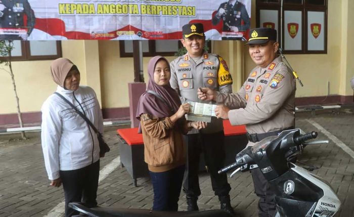 Berhasil Ungkap Kasus Curanmor, Polisi Kembalikan Motor BB Curanmor ke Pemiliknya