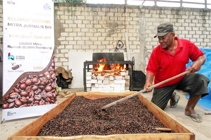 UMKM UD Cangkir Produk Kopi di Rembang Sukses Miliki 300 Reseller, Berkat Mentoring Semen Gresik