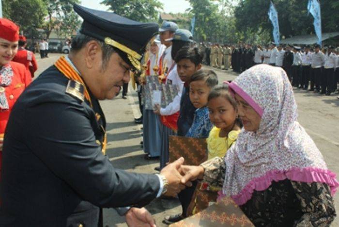 Peringati Hari Perhubungan Nasional, Pemkab Sidoarjo Santuni Dhuafa