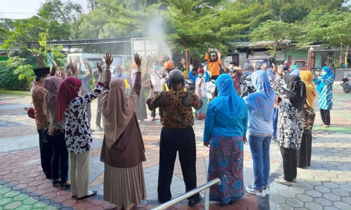 UPT Puskesmas Kowel Lakukan Penyemprotan Disinfektan Demi Putus Rantai Penyebaran Covid-19