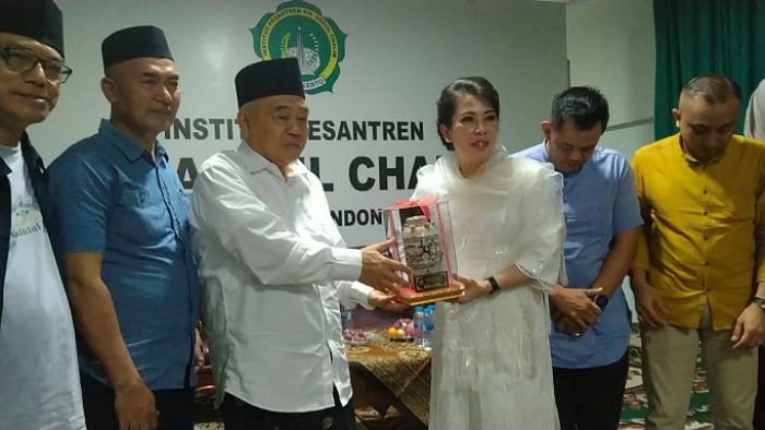 Kagumi Kiai Asep, Wali Kota Singkawang Tawarkan Tanah untuk Buka Cabang Amanatul Ummah