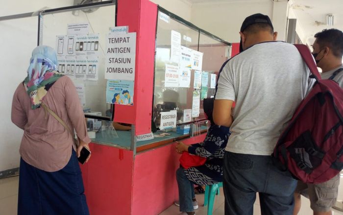 Stasiun Jombang Masih Berlakukan Tes PCR Antigen Bagi Penumpang