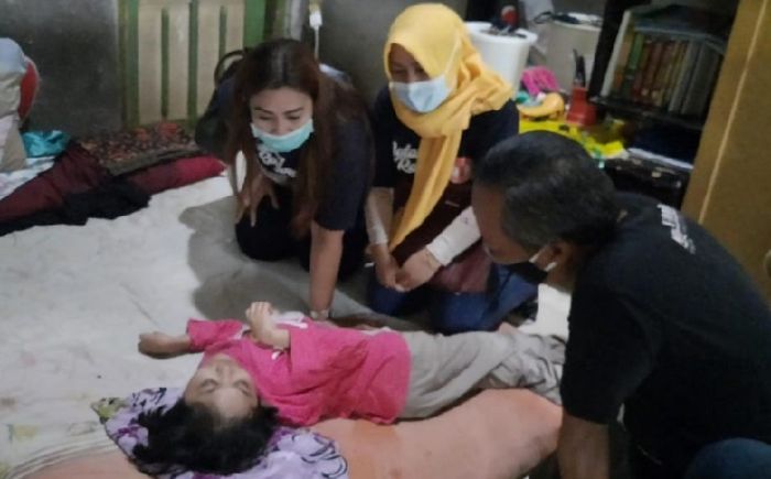 ​RGR dan SuaR Indonesia Peduli Salurkan Bantuan Kepada Dua Orang Sakit Menahun