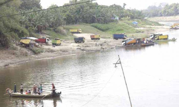 Tak Terpengaruh Kasus Lumajang, Penambang Pasir Ilegal di Bengawan Solo Makin Marak