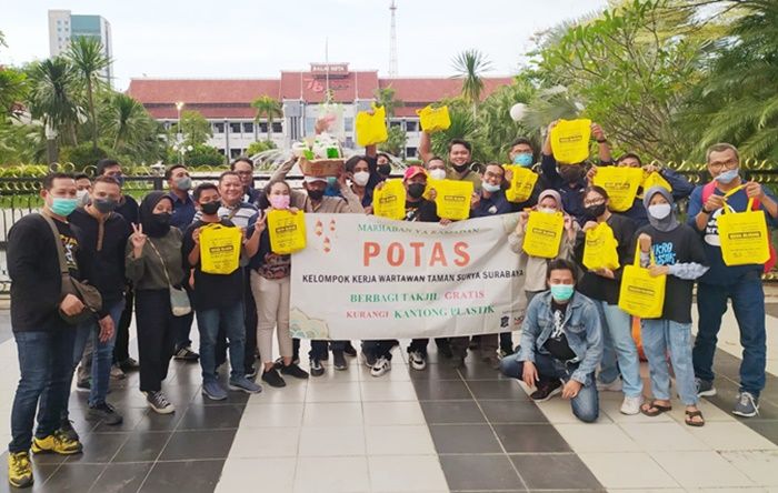 Peringati Hari Bumi, POTAS bersama Komunitas Nol Sampah Bagikan Takjil