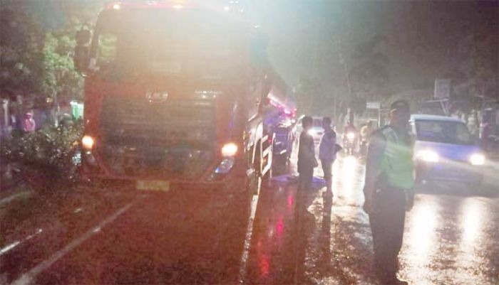 Truk Pertamina Lindas Warga Kediri di Jalan Raya Buduran