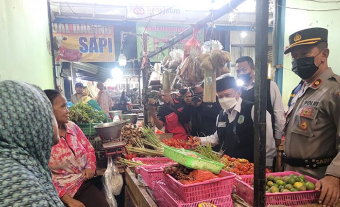 Sidak Pasar, Bupati Situbondo Pastikan Harga Kebutuhan Pokok Masih Stabil