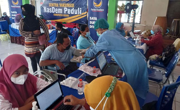 Nasdem Lanjutkan Vaksinasi Massal untuk Warga Kabupaten Kediri