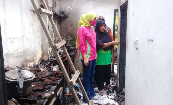 ​Sambangi Korban Kebakaran, Istri Cabup BHS Berikan Support dan Upayakan Bantuan