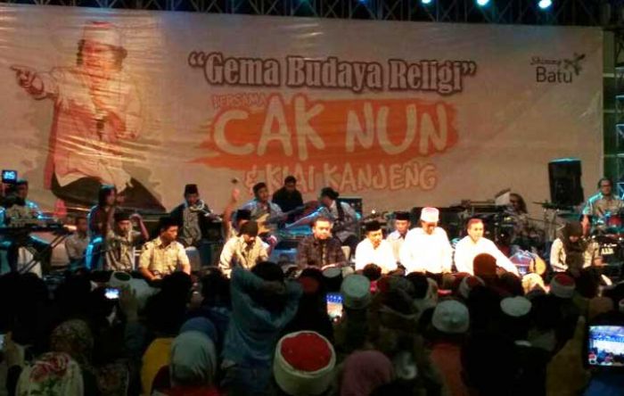 Gelar Ngaji Bareng Cak Nun, Balai Kota Among Tani jadi Lautan Manusia