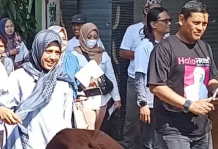 Sambil Berjalan Kaki, Bunda Fey Sapa Warga Kota Kediri di Sejumlah Kelurahan