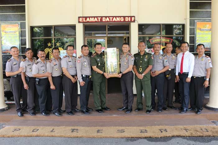 Jaga Sinergitas TNI-Polri, Pusdik Arhanud Kunjungi Polres Batu