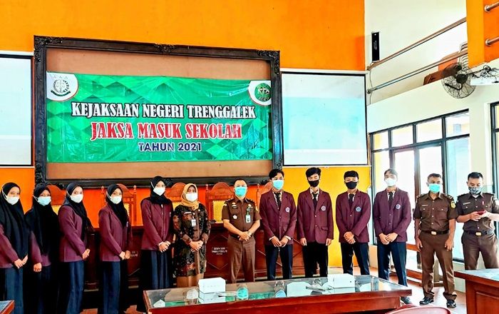 Beri Bekal Siswa Soal Hukum, Kejari Trenggalek Gelar JMS di SMKN 1 Pogalan