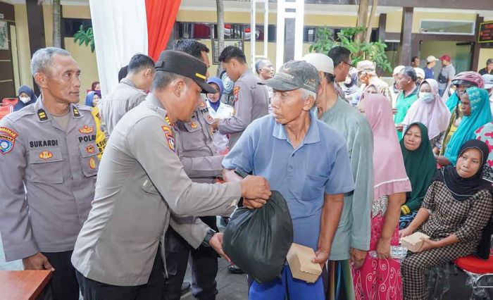 Jelang Pemilu 2024, Polres Lamongan Bagikan 1.000 Paket Sembako untuk Masyarakat